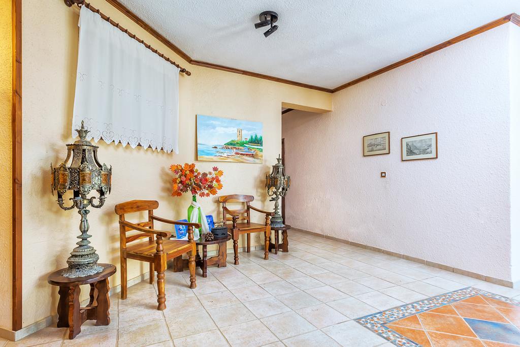 Xenios Loutra Village Karnagio 외부 사진
